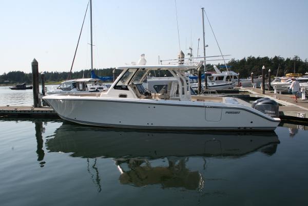 Pursuit S 328 Sport 2018 Pursuit S 328 Sport boat docked in a marina.