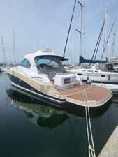 Four Winns V475 2010 Four Winns V475 yacht docked at marina, featuring sleek design and spacious deck.