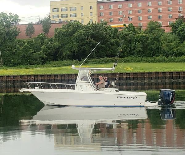 Pro-line Proline 21 Center Console Fishing T-Top Hard-Top Boat