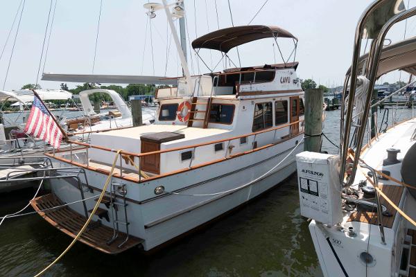 1983 Marine Trader Double Cabin