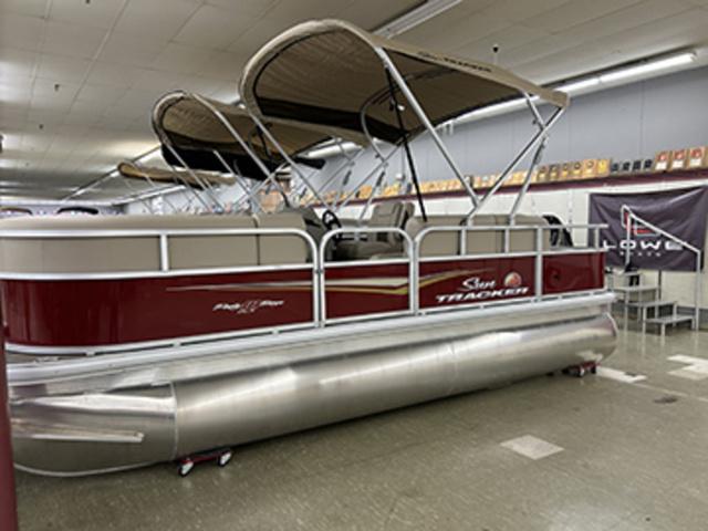 2025 Sun Tracker Party Barge 18 DLX