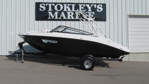 Yamaha Boats AR190 2025 Yamaha AR190 boat at Stokley's Marine dealership.
