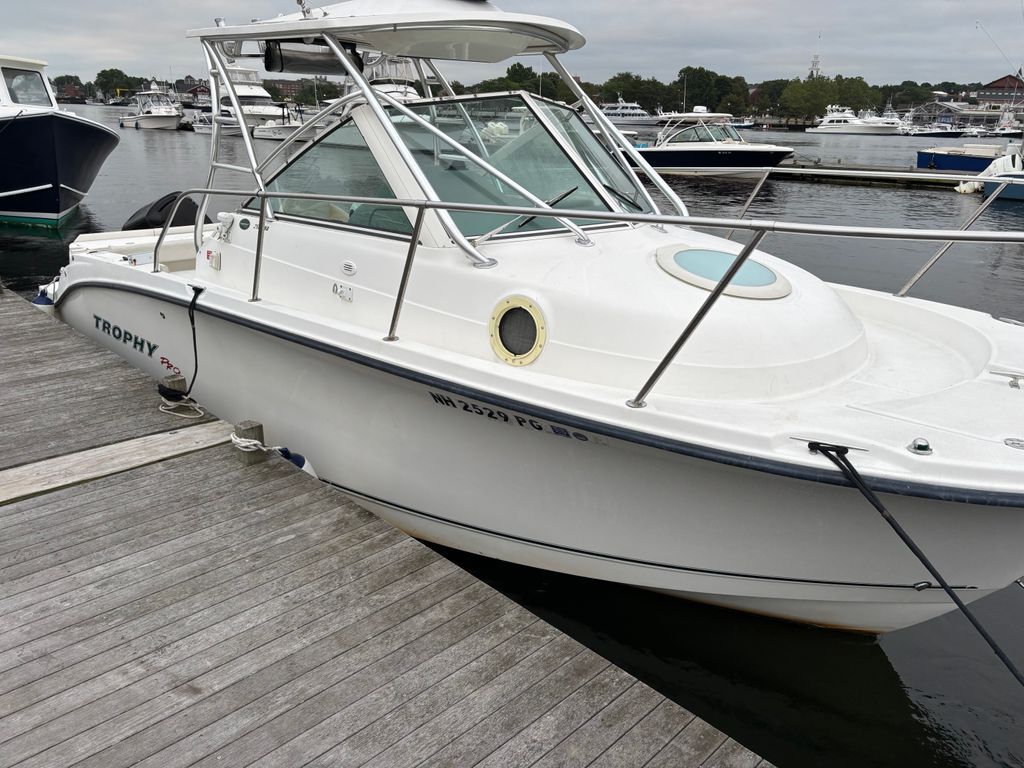 Trophy Pro 2502 WA 2004 Trophy Pro 2502 WA boat docked at marina, side view.