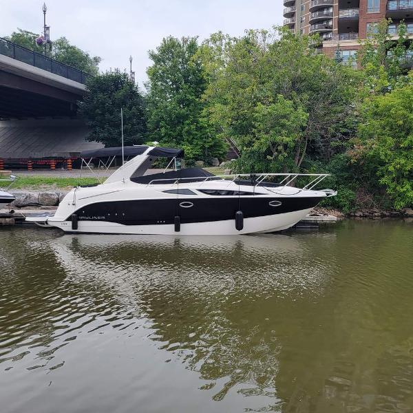 2010 Bayliner 335