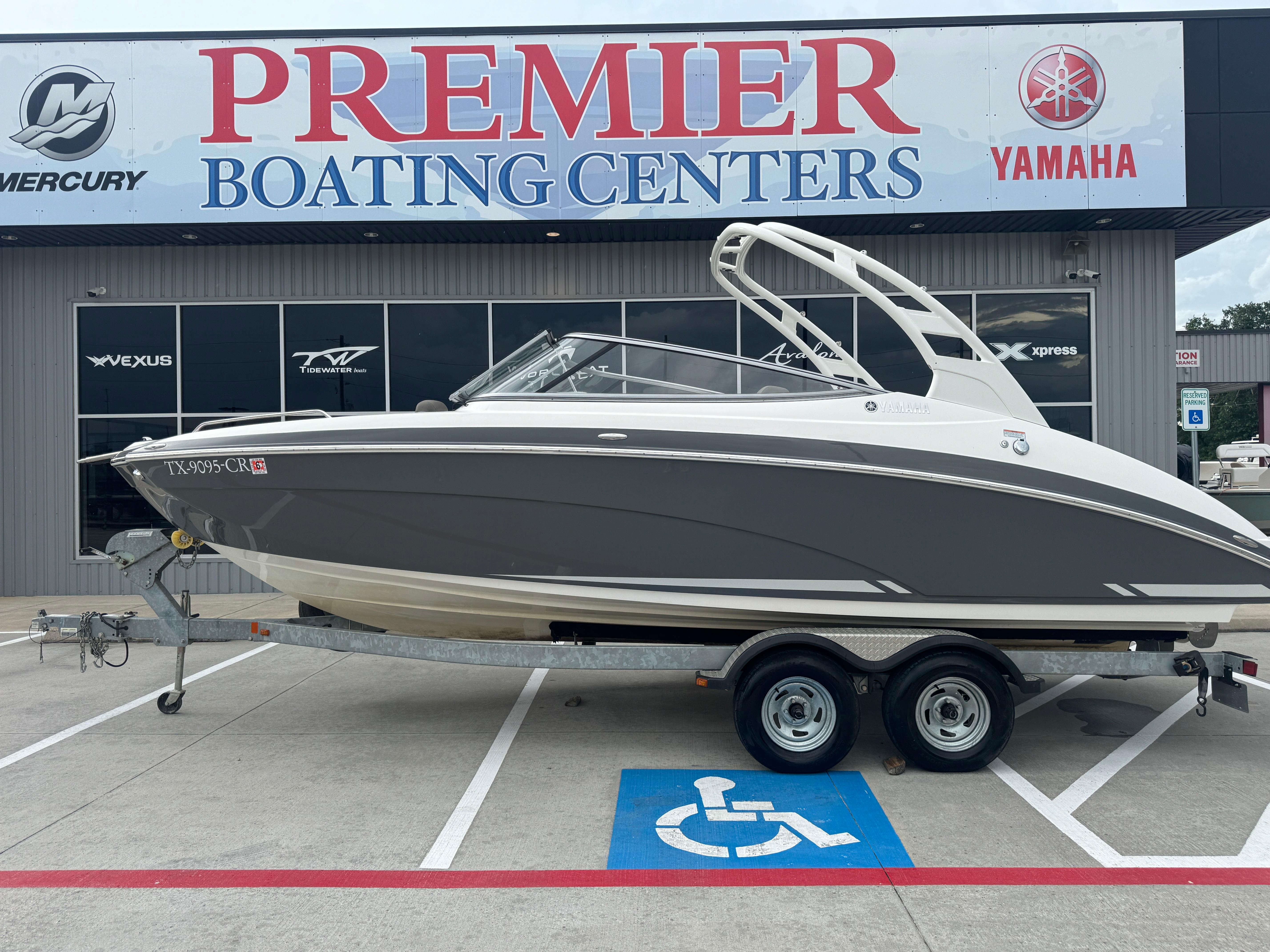 2015 Yamaha Boats 242 LTD S