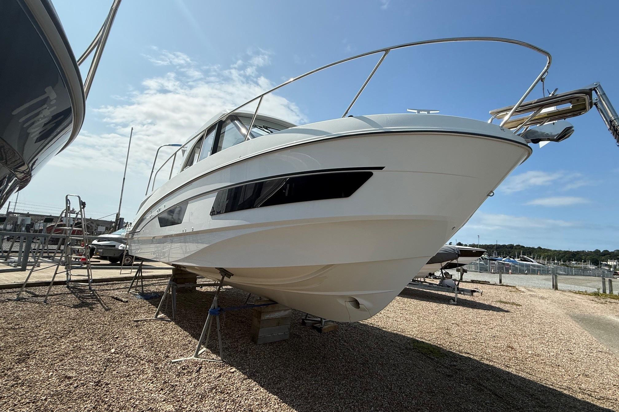 2023 Beneteau Antares 9
