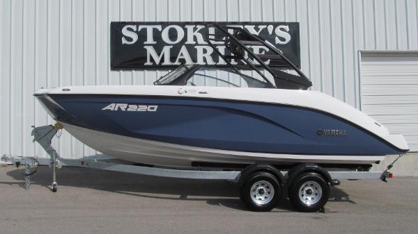 Yamaha Boats AR220 2025 Yamaha AR220 boat on trailer at Stokley's Marine.