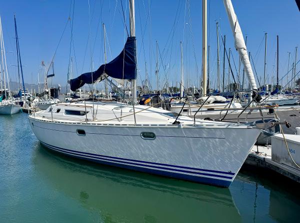Jeanneau Sun Odyssey 36.2 1995 Jeanneau Sun Odyssey 36.2 sailboat docked in a marina under clear blue skies.