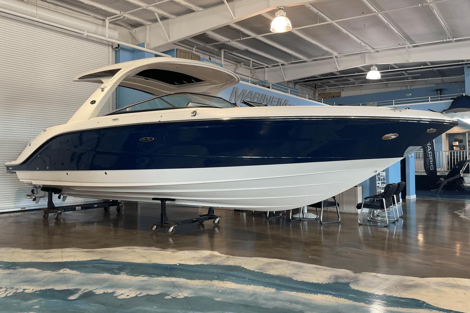 Sea Ray SLX 310 Outboard