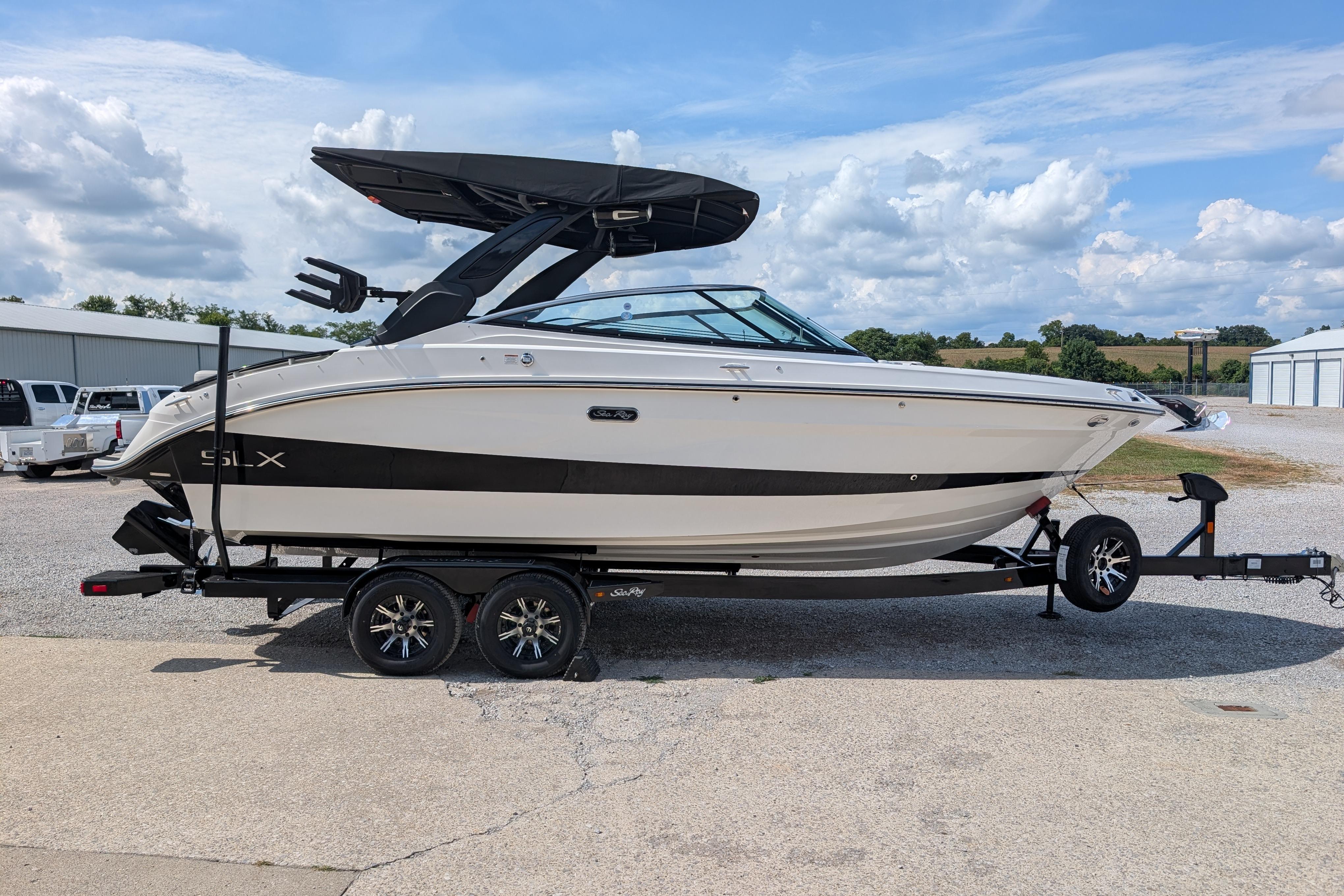 2025 Sea Ray SLX 260 Surf
