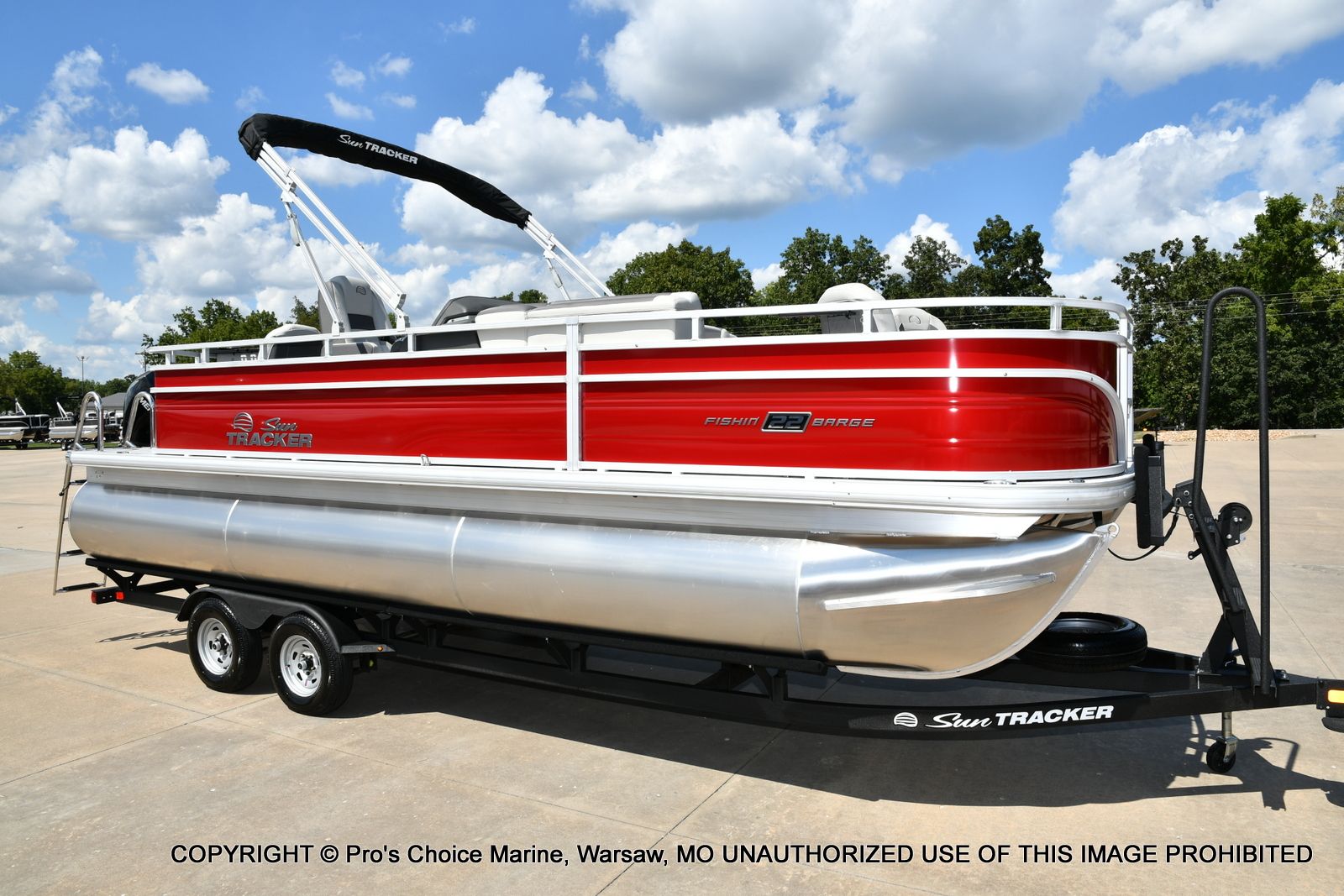 2026 Sun Tracker Fishin' Barge 22 XP3 Tri-Toon w/200HP