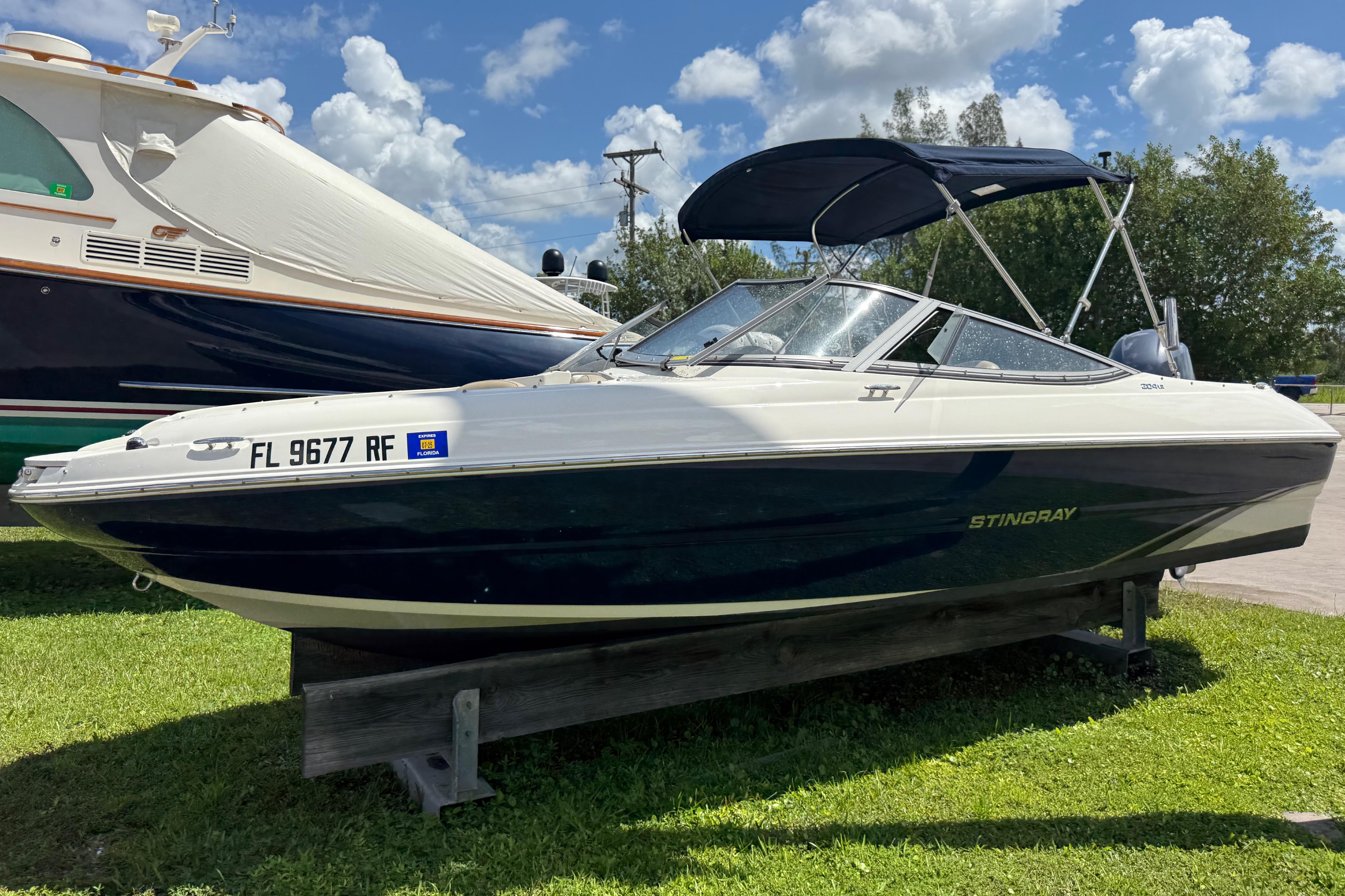 2017 Stingray 204 LR