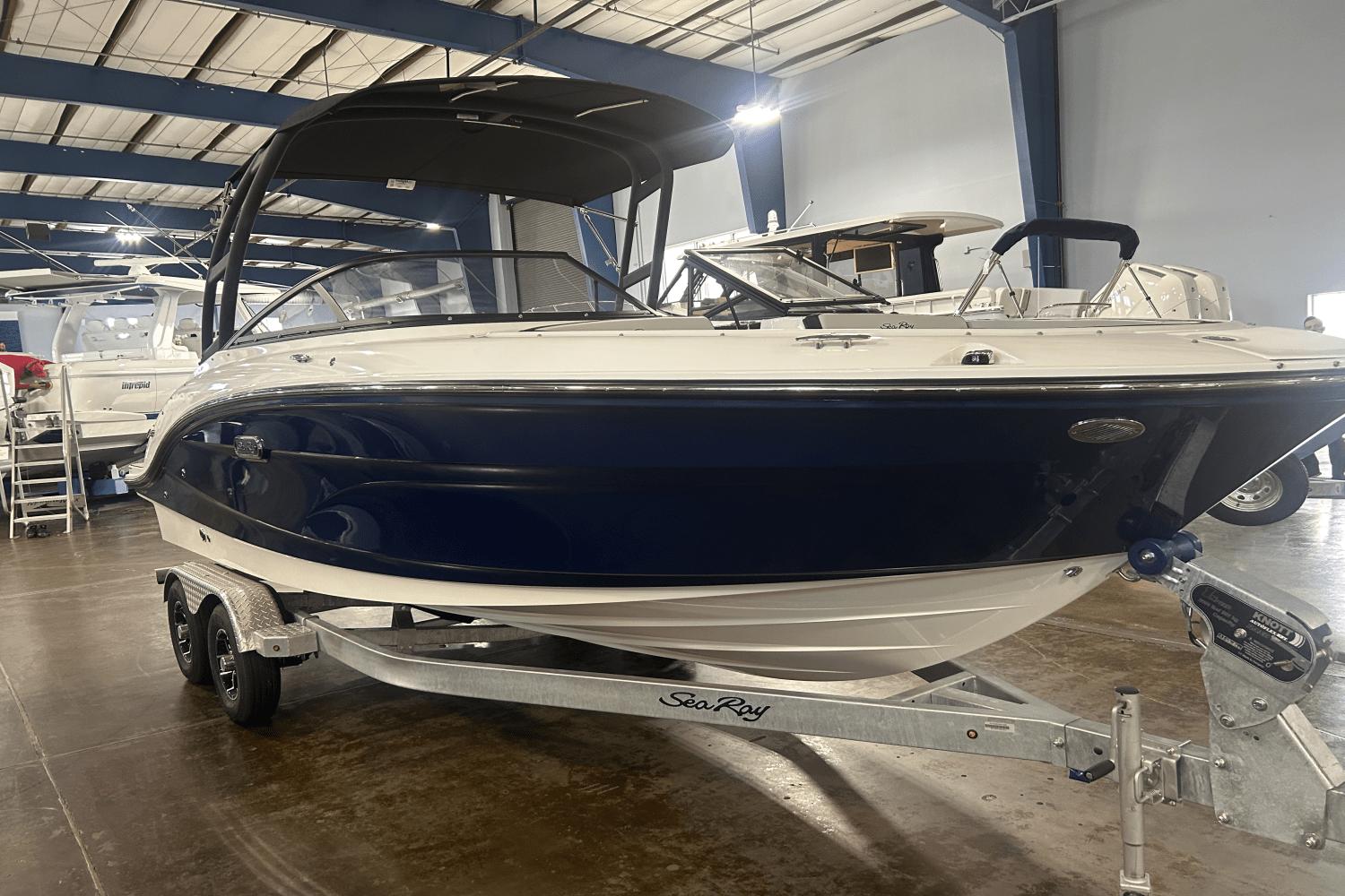 2025 Sea Ray SPX 210 Outboard