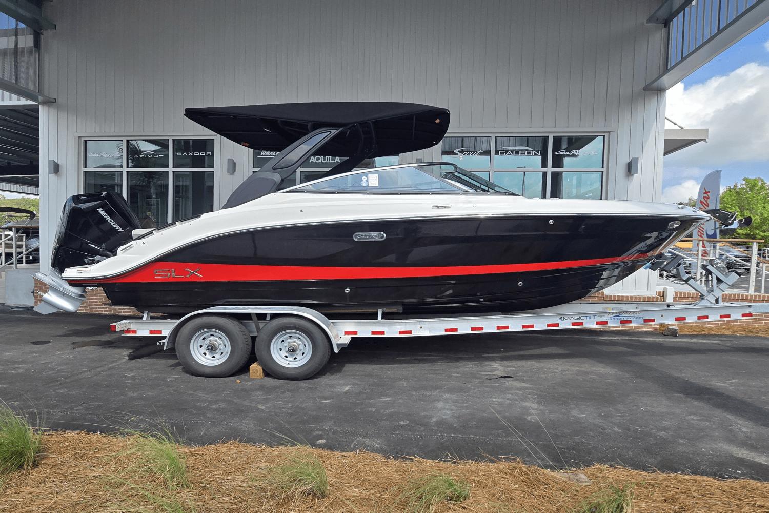 2025 Sea Ray SLX 260 Outboard