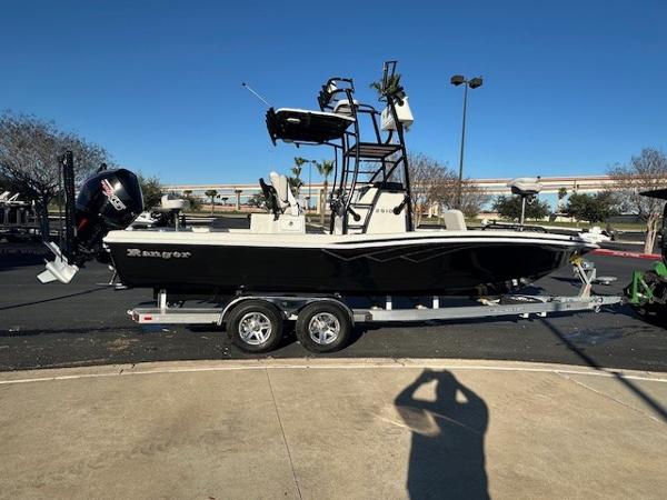 2023 Ranger 2510 Bay