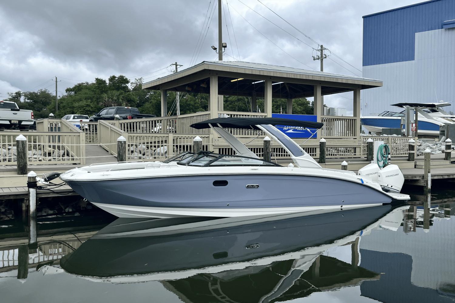 2025 Sea Ray SDX 290 Outboard