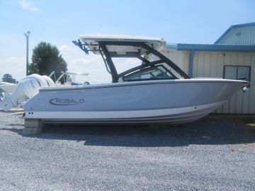 2025 Robalo R257 Dual Console
