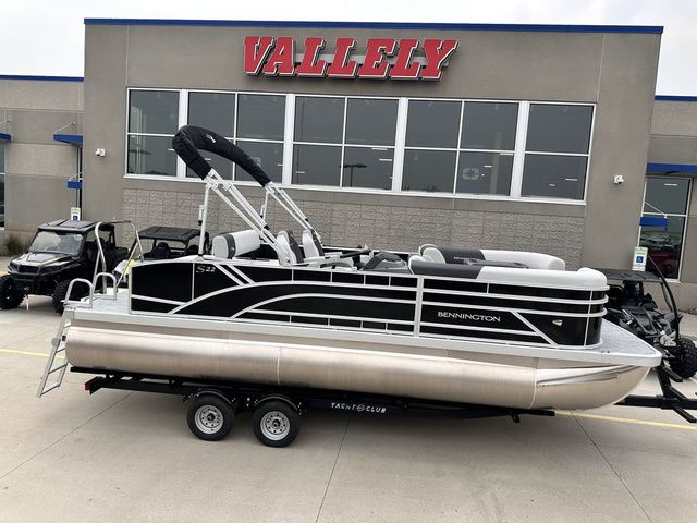 2025 Bennington 22 SSB Swingback SPS Tri-Toon Pontoon