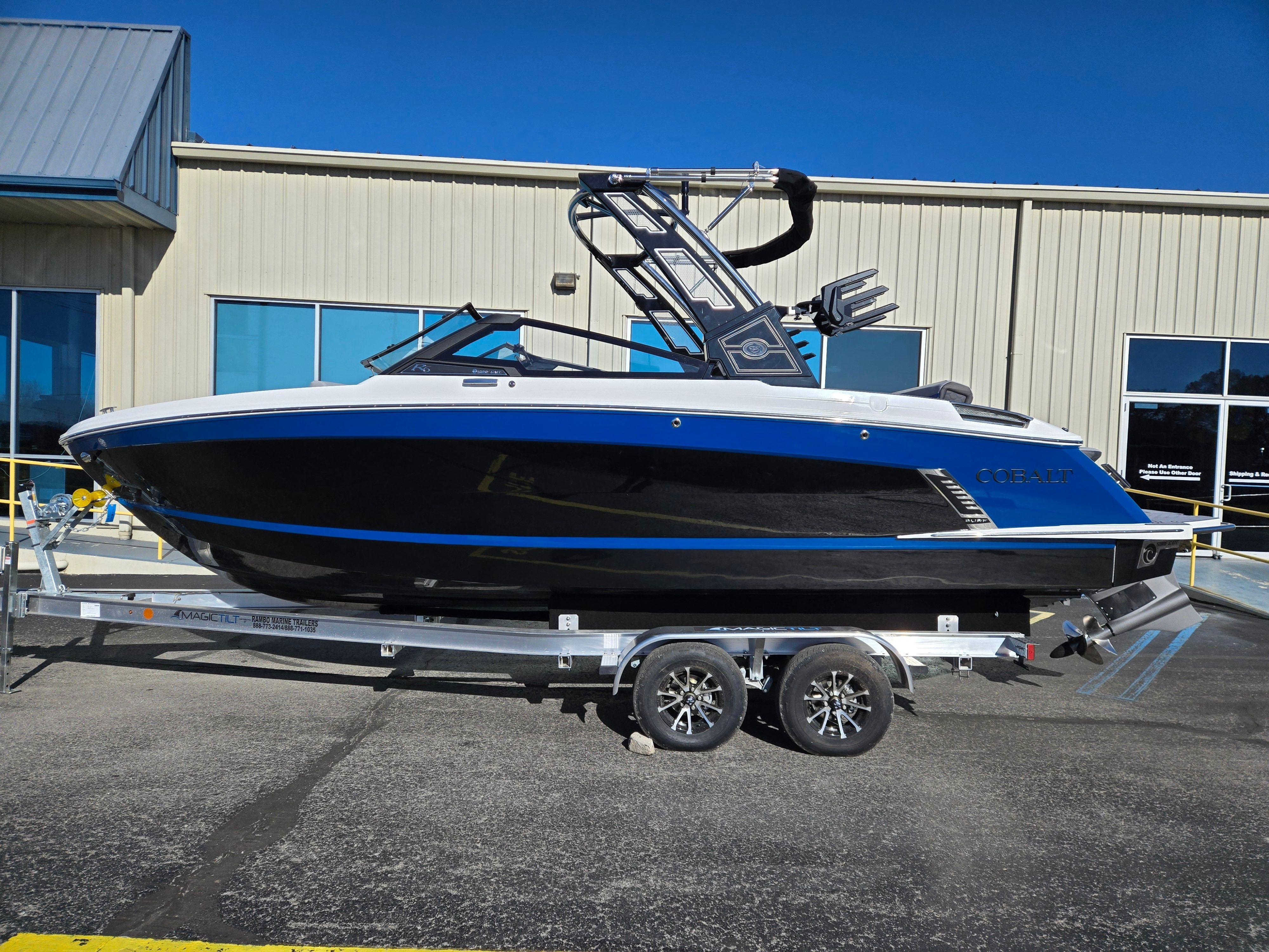 Cobalt R6 Surf 2025 Cobalt R6 Surf - Image 1