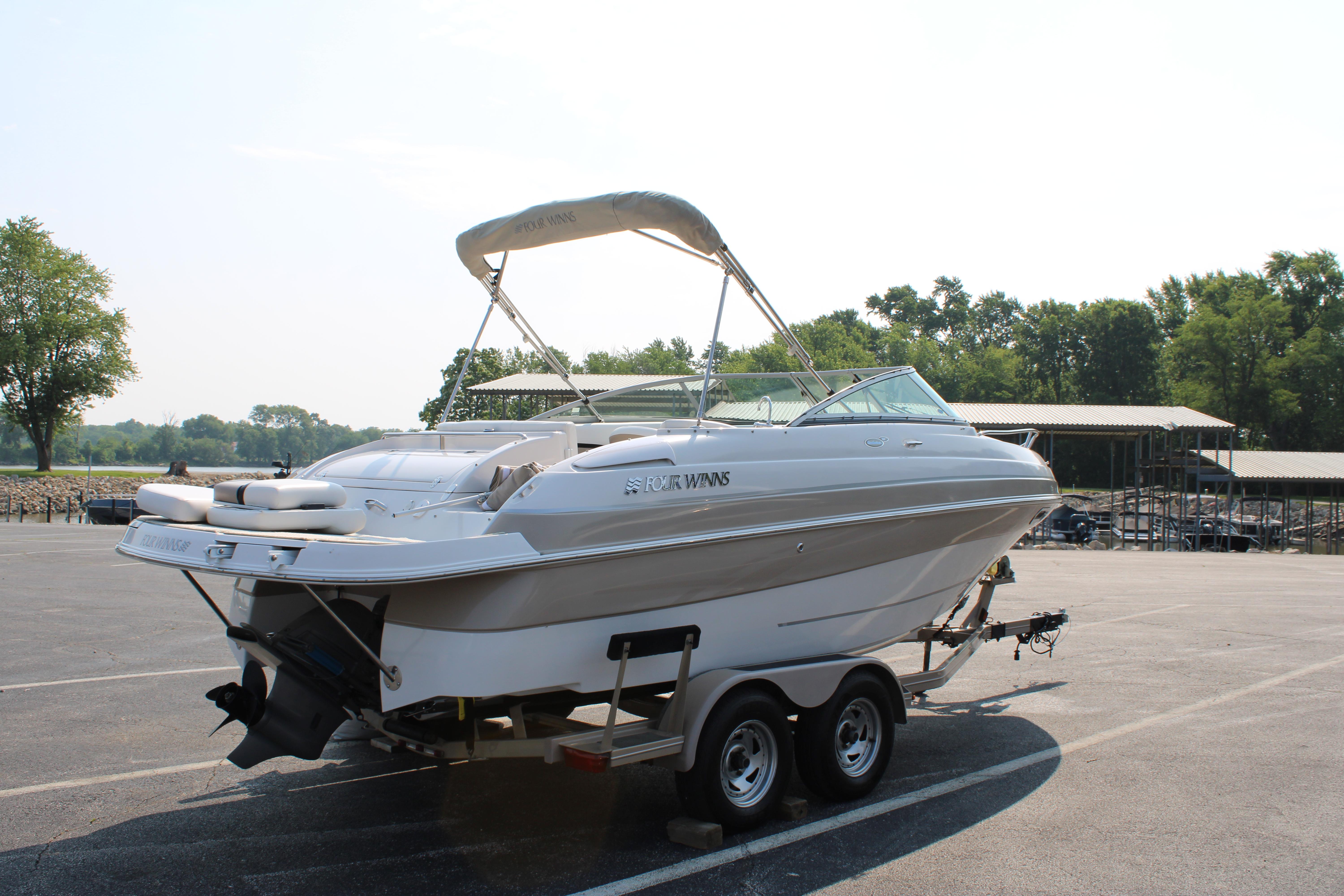 2007 Four Winns 215 Sundowner