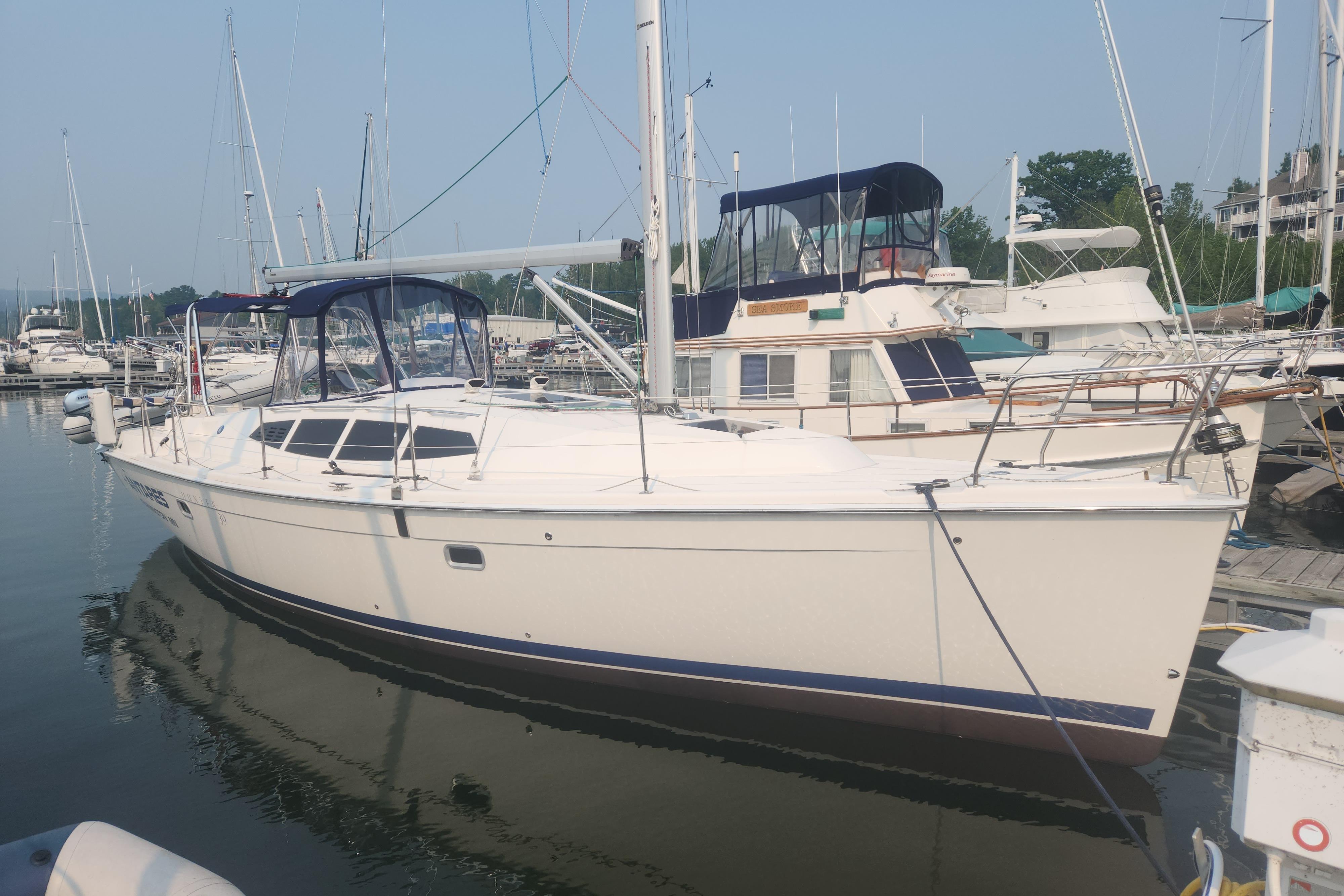 2011 Hunter 39