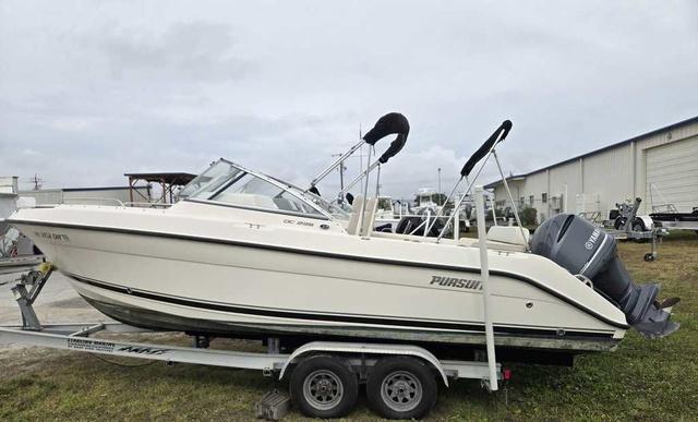 Pursuit Boats DC 235 Dual Console