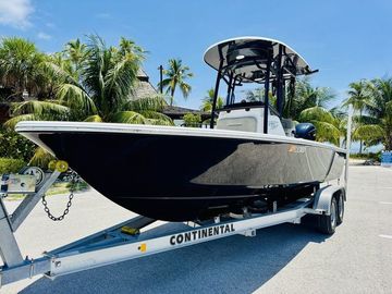 2021 Sportsman Masters 227 Bay Boat