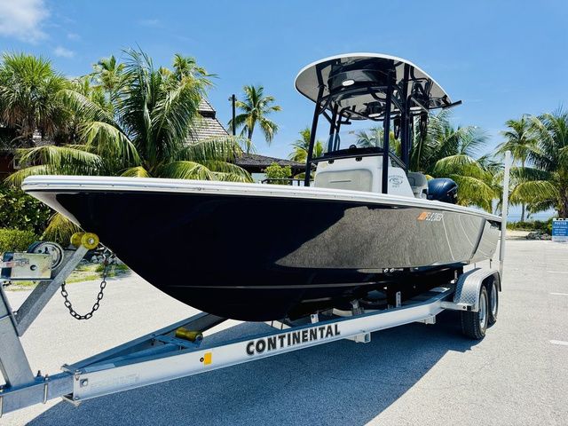 2021 Sportsman Masters 227 Bay Boat
