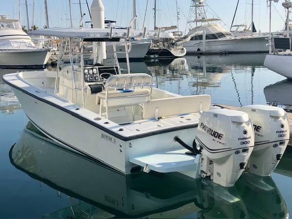 1993 Jupiter 31 Center Console