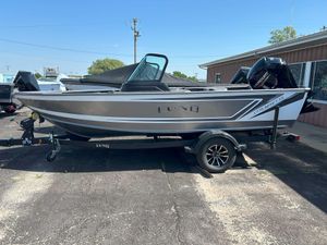 Lund 1775 Impact XS 2025 Lund 1775 Impact XS boat on trailer, parked outdoors.