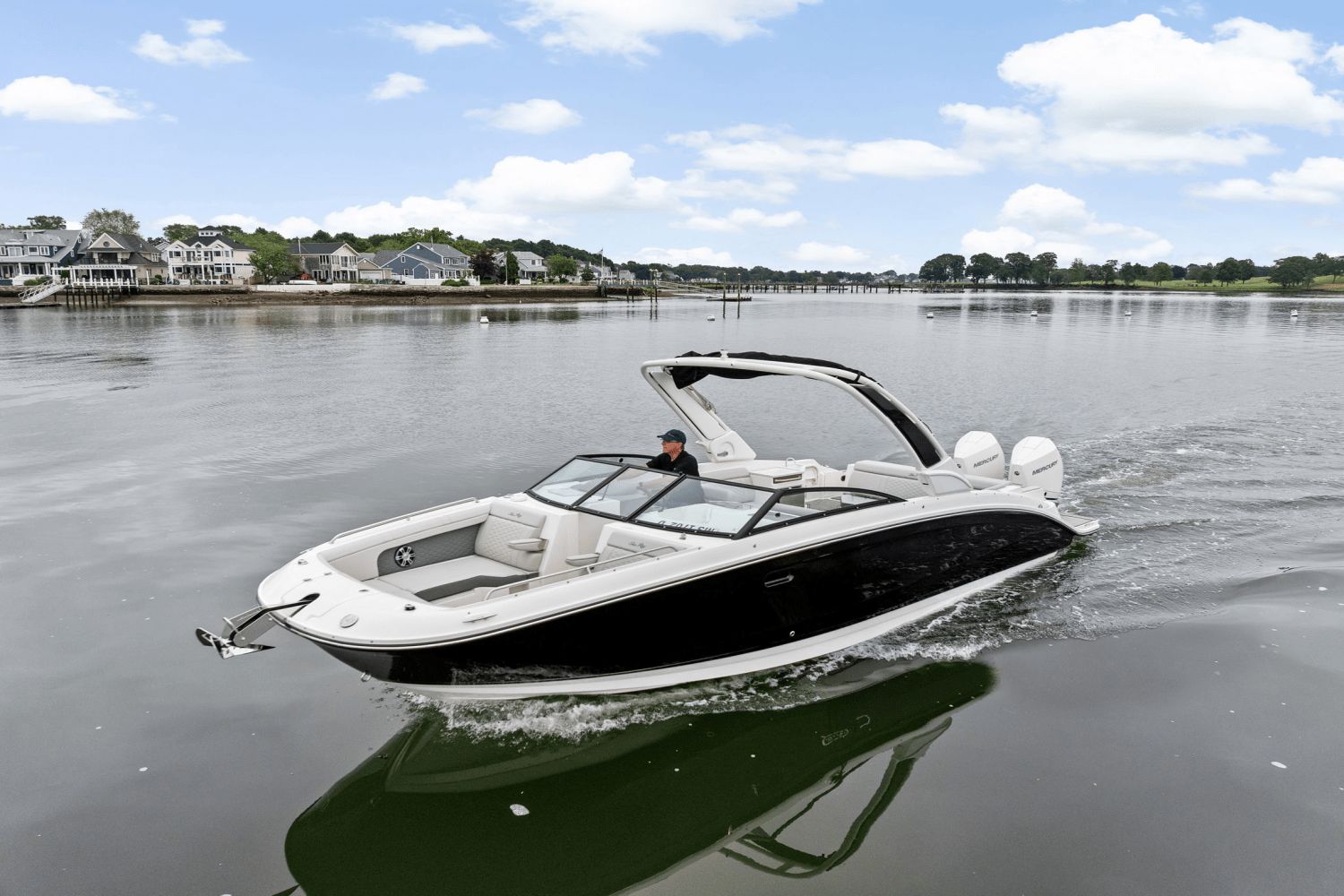 2025 Sea Ray SDX 290 Outboard