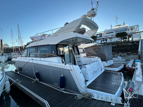 2017 Jeanneau velasco 37 Fly