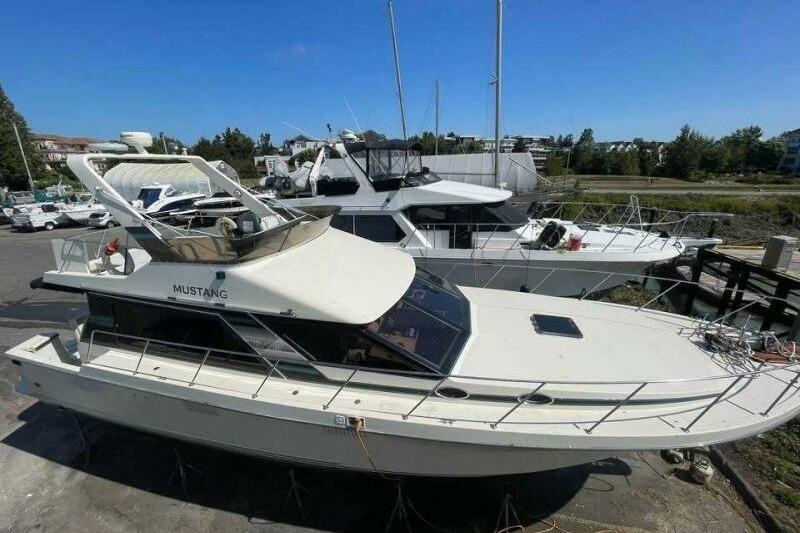 1988 Tollycraft EY440