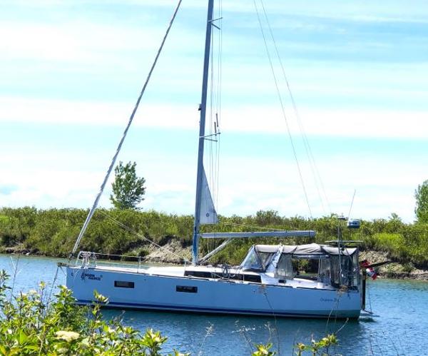 Beneteau Oceanis 38