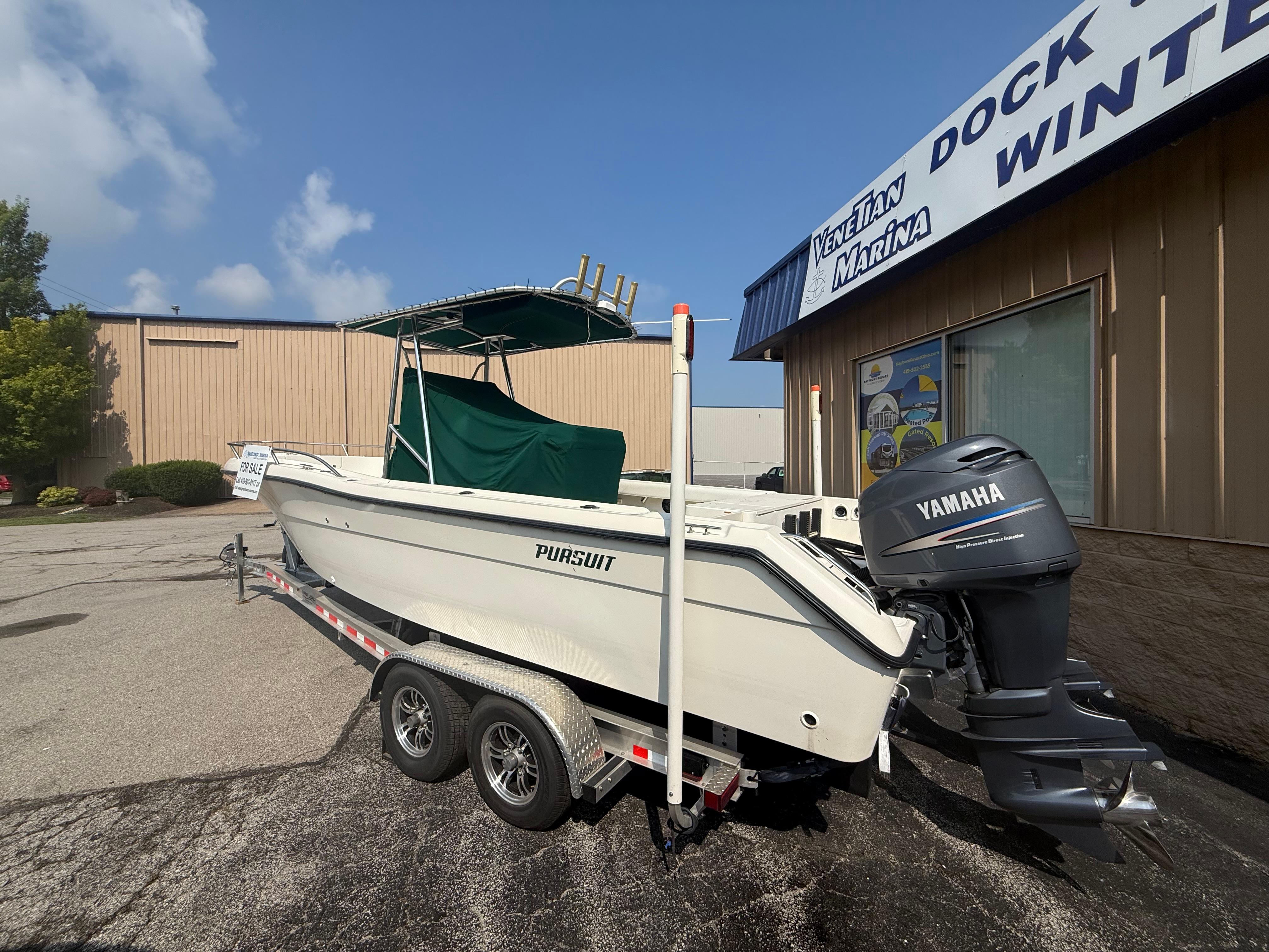 2002 Pursuit 2470 Center Console
