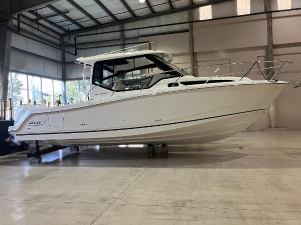 2025 Boston Whaler 325 Conquest