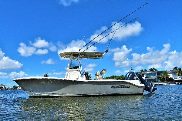2016 NauticStar 2302
