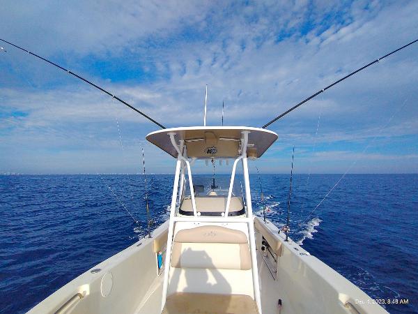 2016 NauticStar 2302