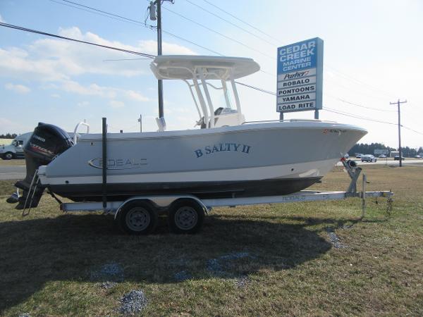 2020 Robalo R230 Center Console