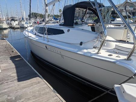 Perry Design Review Hunter Vision 32 Boats Com Perry Design Review Hunter Vision 32 Boats Com