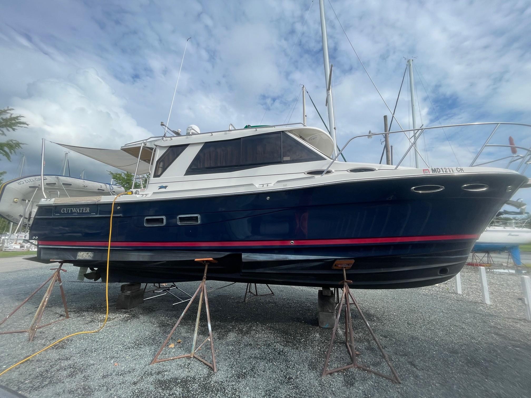 2015 Cutwater 30 Sedan