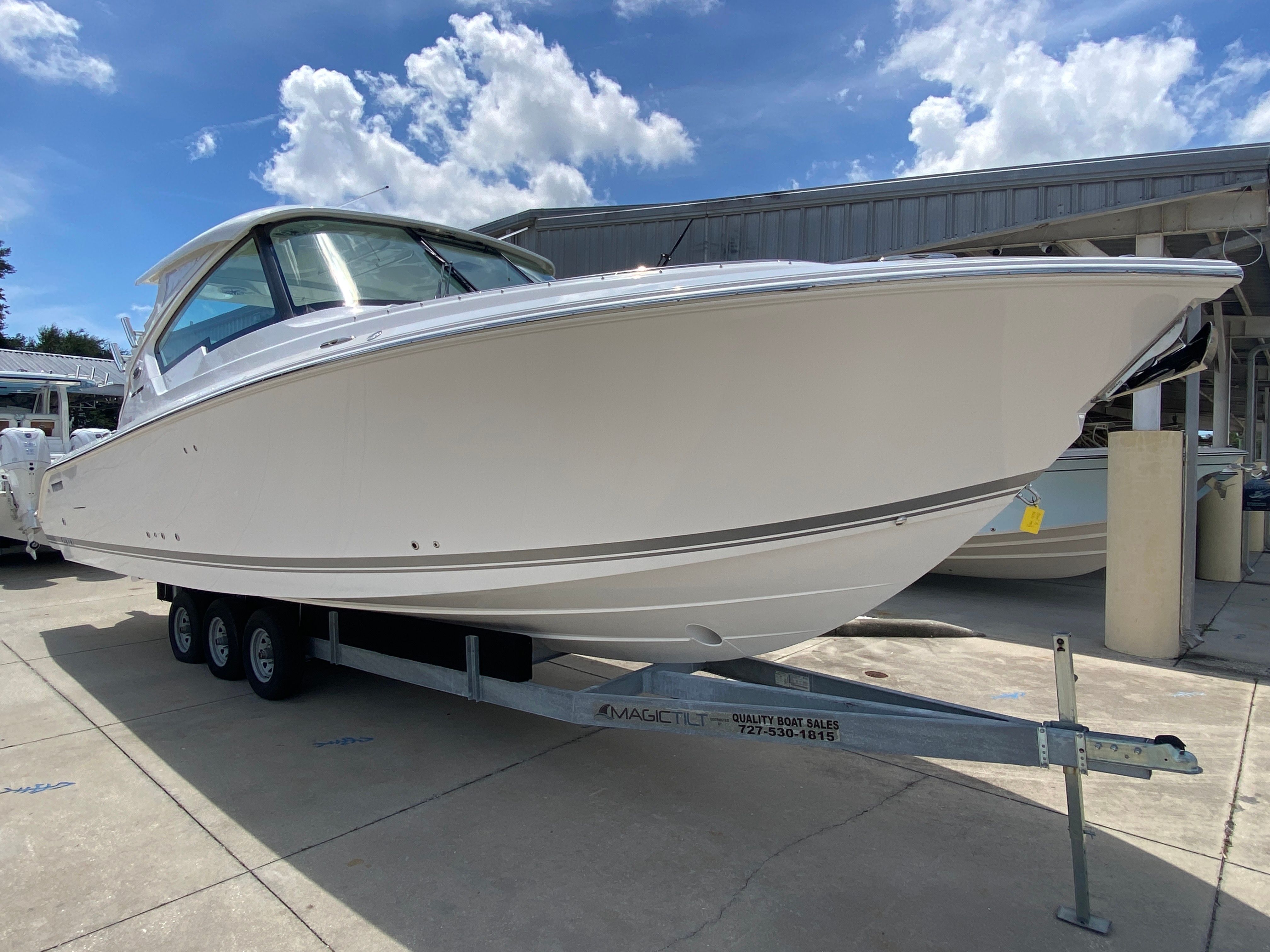 2026 Pursuit DC 326 Dual Console