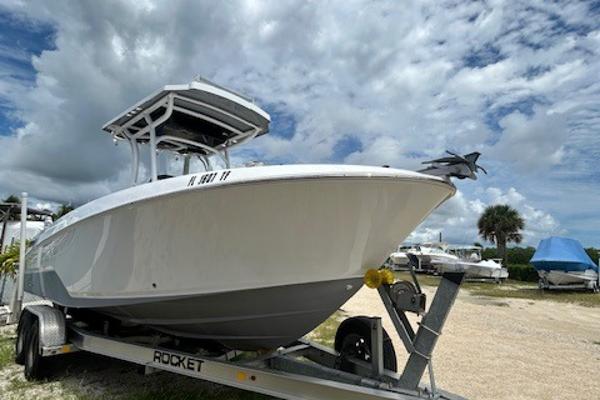 Wellcraft 222 Fisherman 2022 Wellcraft 222 Fisherman boat on trailer under cloudy sky.