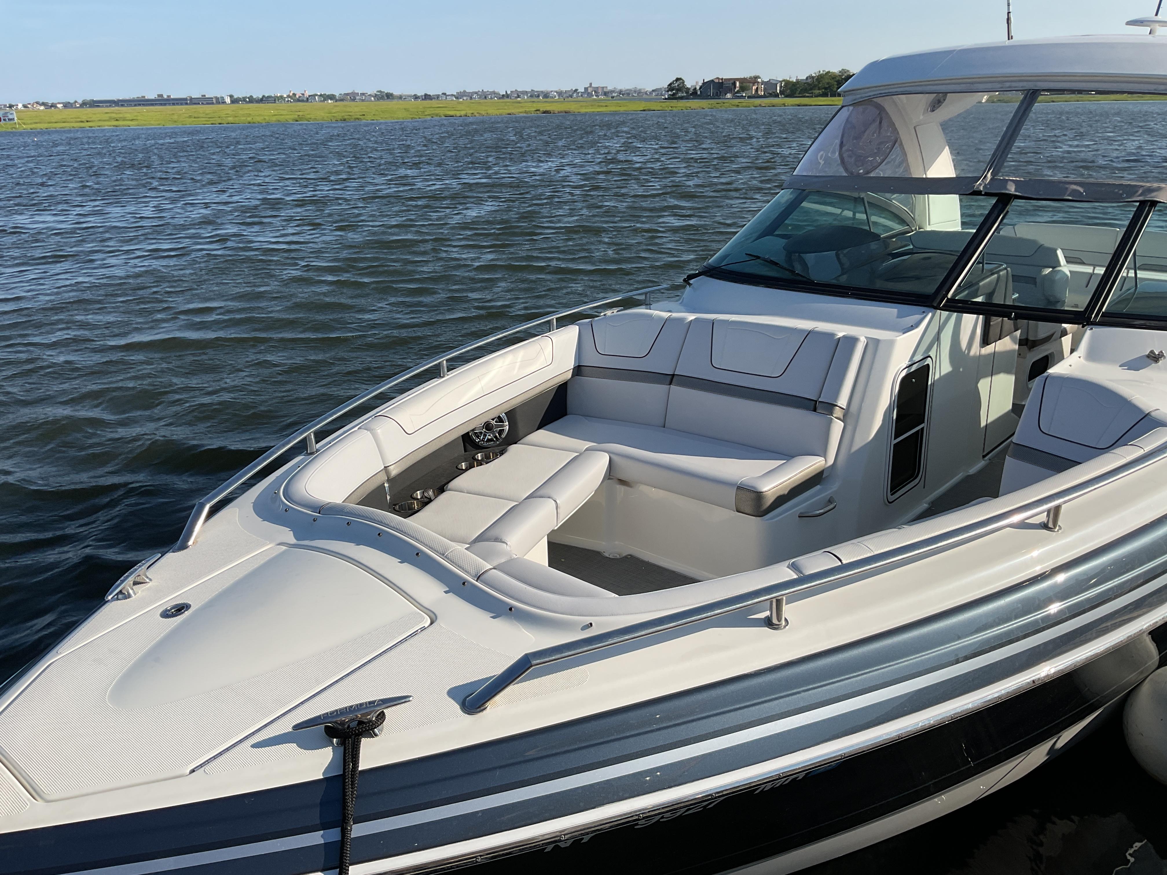Formula 350 Crossover Bowrider I/O 2022 Formula 350 Crossover Bowrider I/O on calm water, showcasing sleek design and spacious seating.