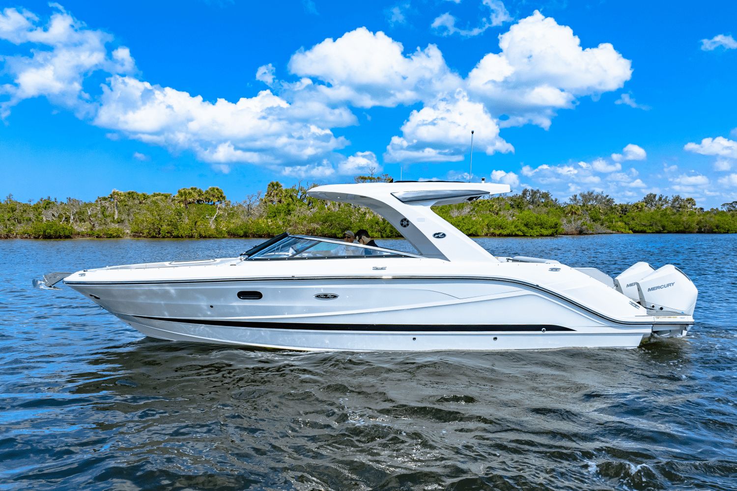 Sea Ray SLX 310 Outboard
