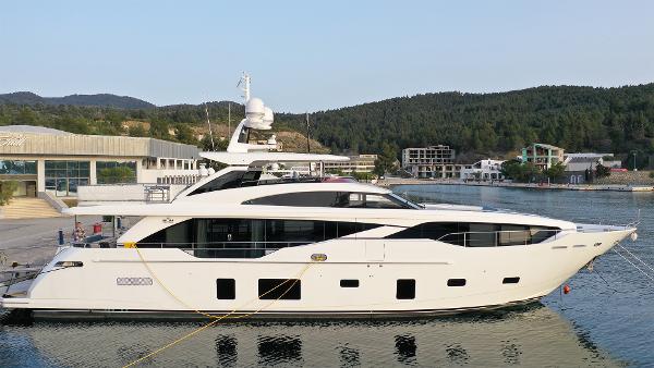 2019 Princess 30M