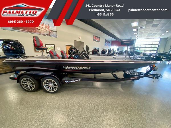 Phoenix 921 ELITE Phoenix 921 ELITE 2025 boat displayed at Palmetto Boat Center showroom.