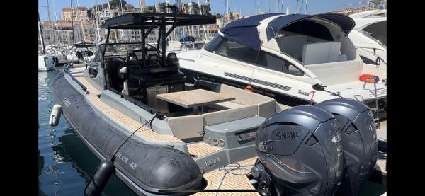 Salpa SOLEIL 42 2021 Salpa SOLEIL 42 boat docked in marina, featuring Yamaha engines and spacious seating area.