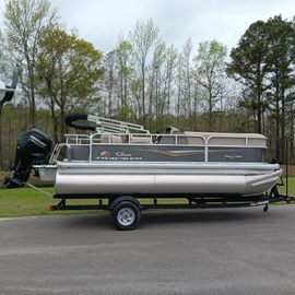 2025 Sun Tracker Party Barge 18 DLX