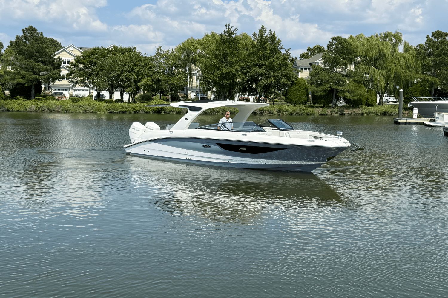 Sea Ray SLX 350 Outboard